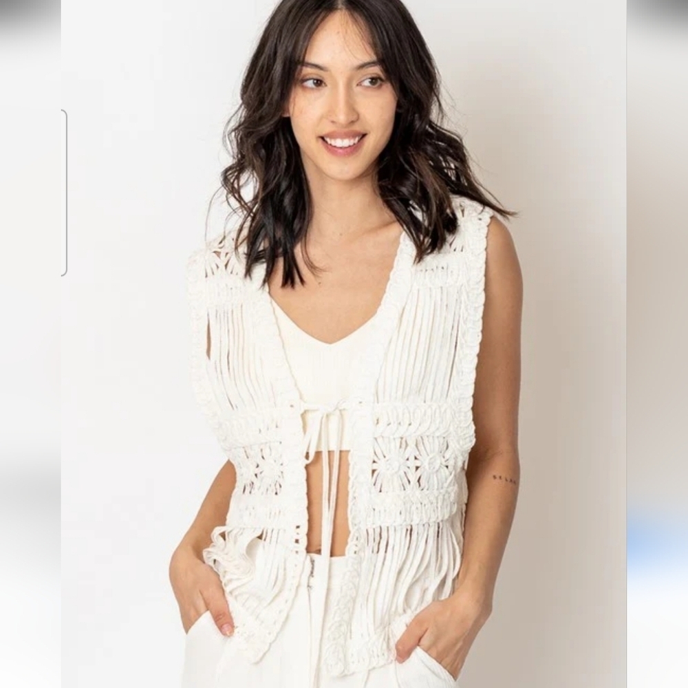 HUDSON GRAY Crochet Open Weave Boho Chic Tie Front Vest. White. O/S